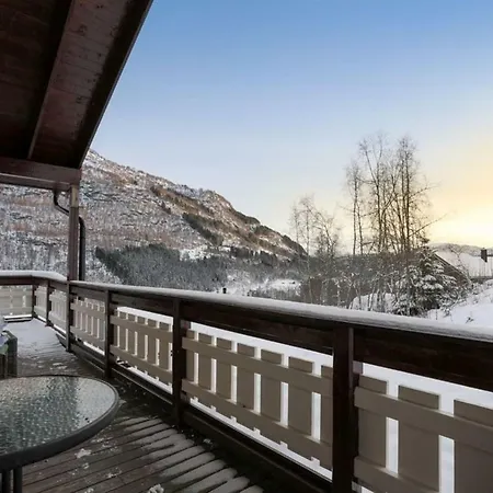 Cabin In Hodlekve With 5 Bedrooms & Hot Tub. Sogndal Exterior photo
