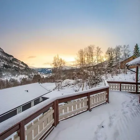 Cabin In Hodlekve With 5 Bedrooms & Hot Tub. Sogndal Exterior photo