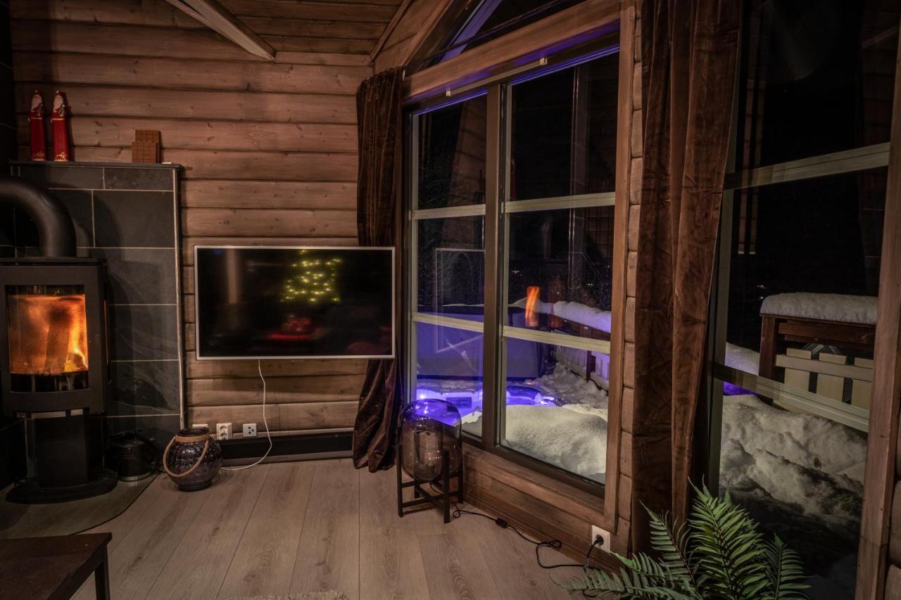 In Hodlekve With 5 Bedrooms & Hot Tub. Holiday home Sogndal