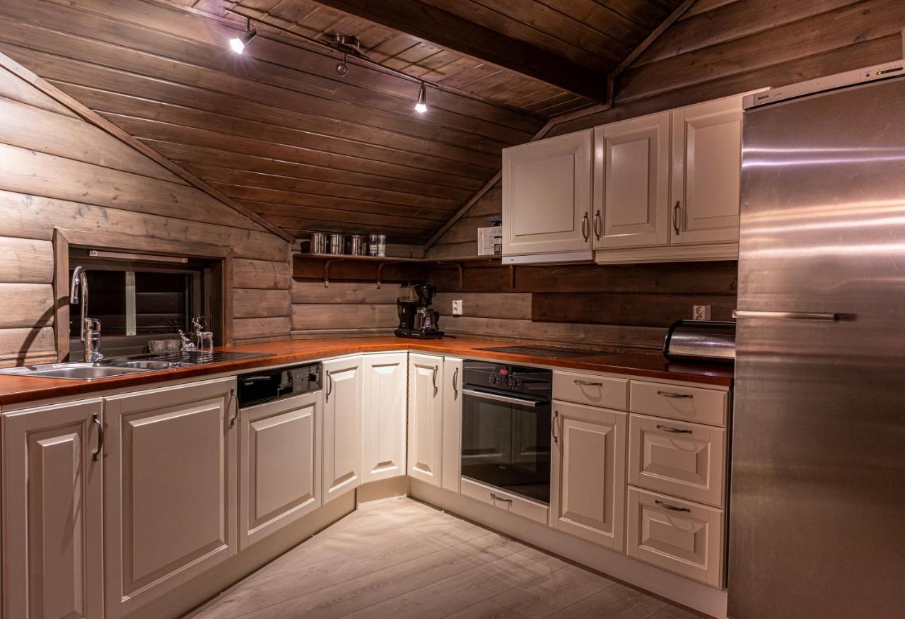 In Hodlekve With 5 Bedrooms & Hot Tub. Holiday home *