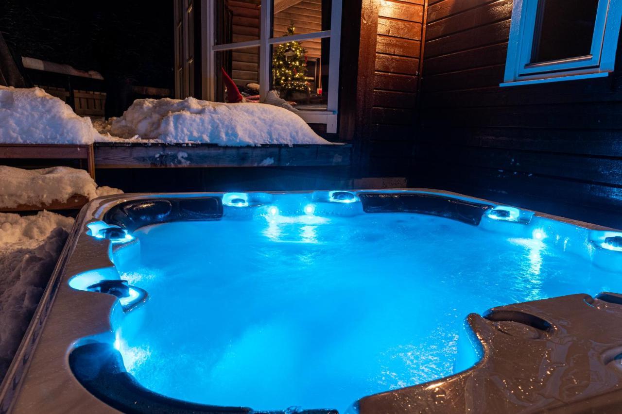 In Hodlekve With 5 Bedrooms & Hot Tub. Sogndal