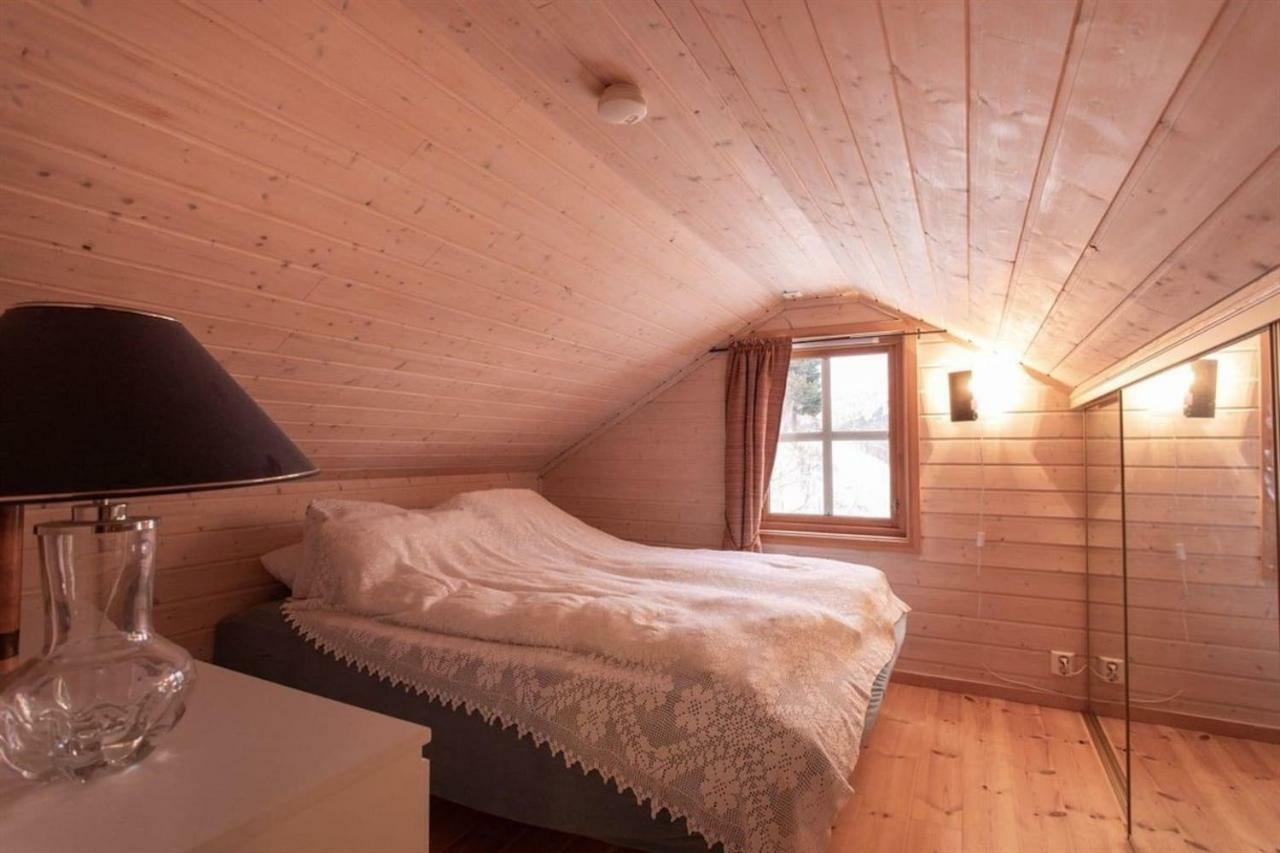 In Hodlekve With 5 Bedrooms & Hot Tub. Feriehus Sogndal
