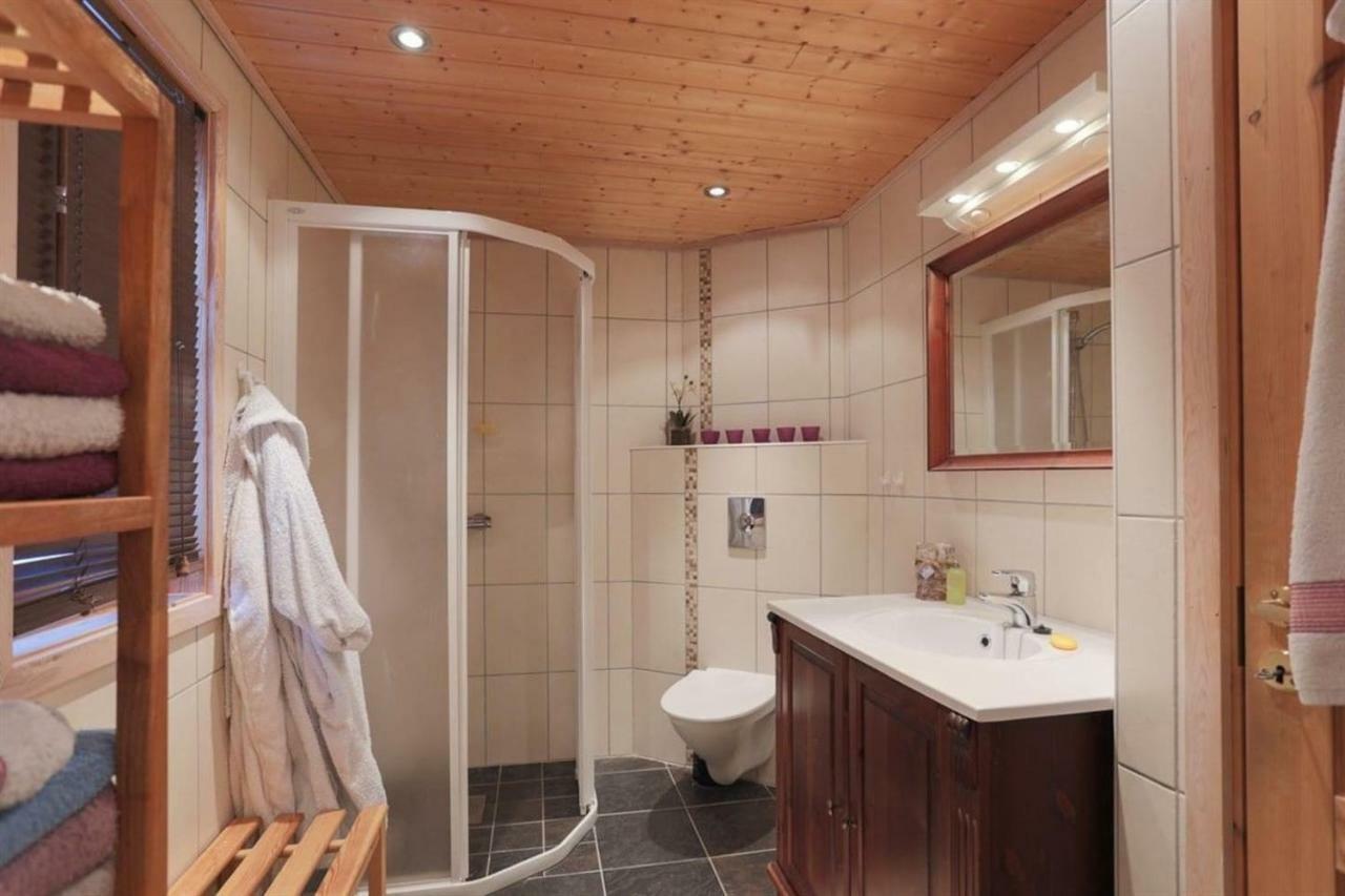 In Hodlekve With 5 Bedrooms & Hot Tub. Sogndal