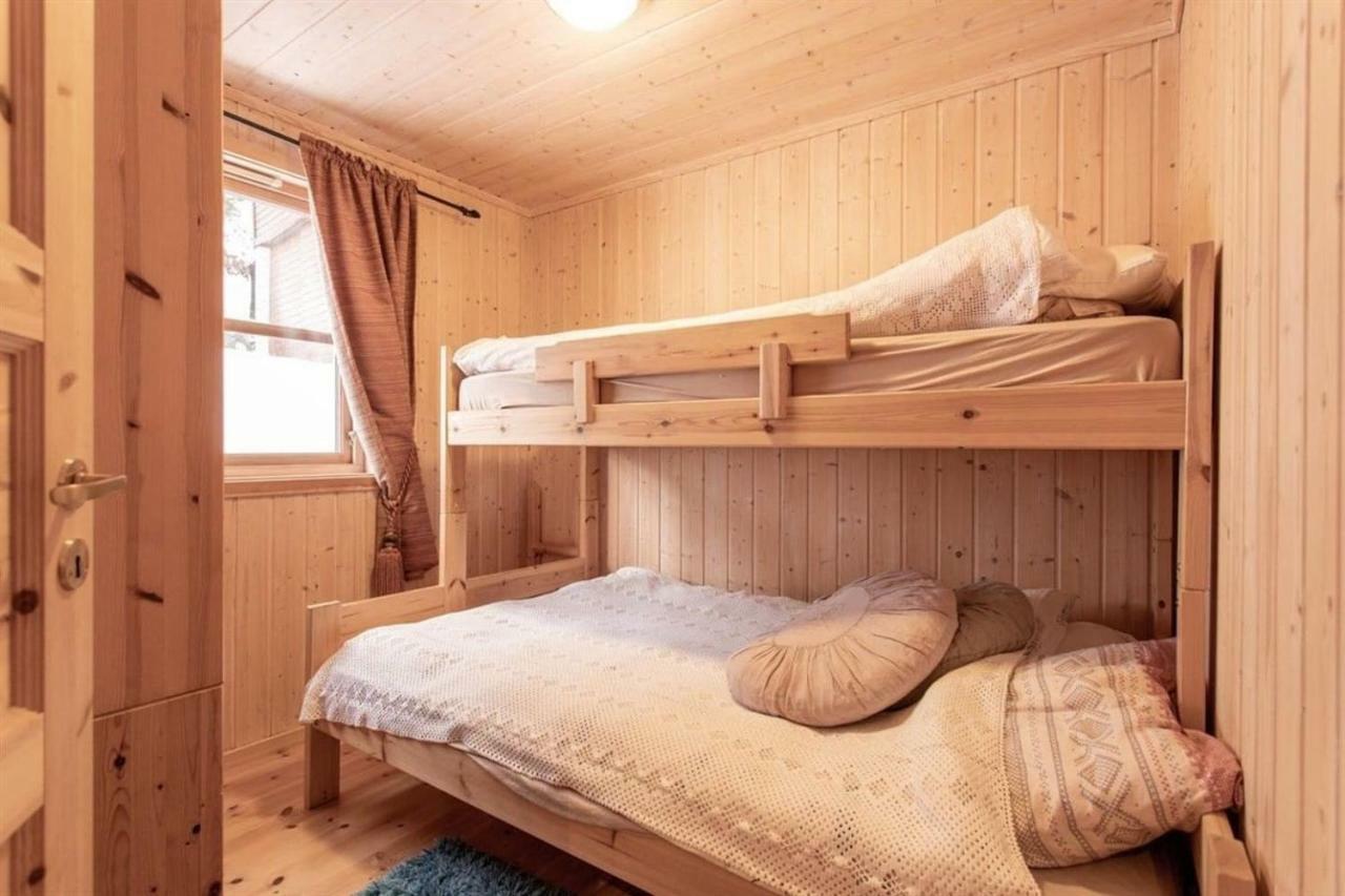 In Hodlekve With 5 Bedrooms & Hot Tub. Holiday home Sogndal