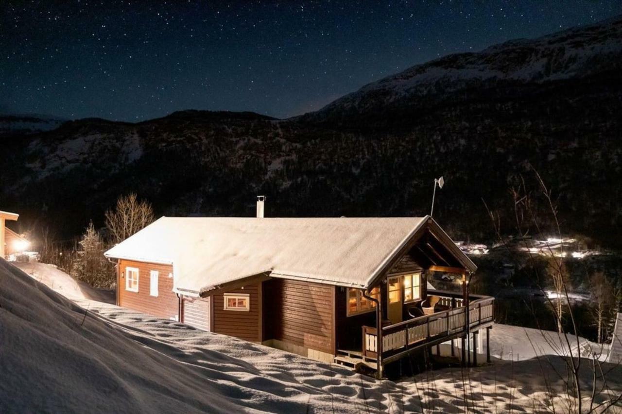 In Hodlekve With 5 Bedrooms & Hot Tub. Feriehus *
