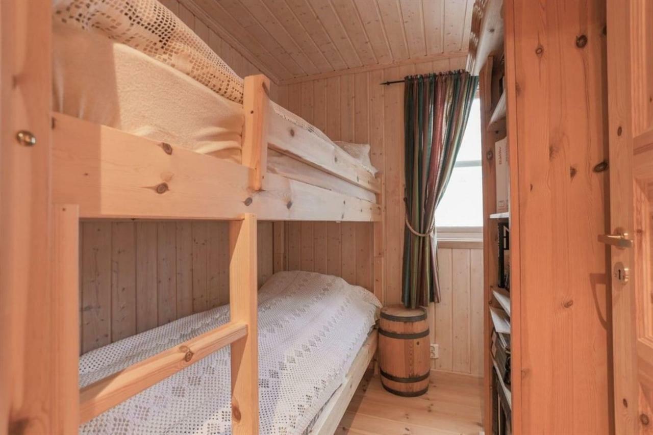 In Hodlekve With 5 Bedrooms & Hot Tub.