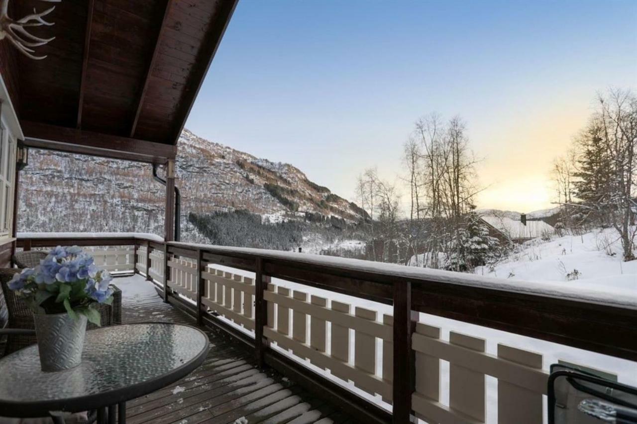 In Hodlekve With 5 Bedrooms & Hot Tub.
