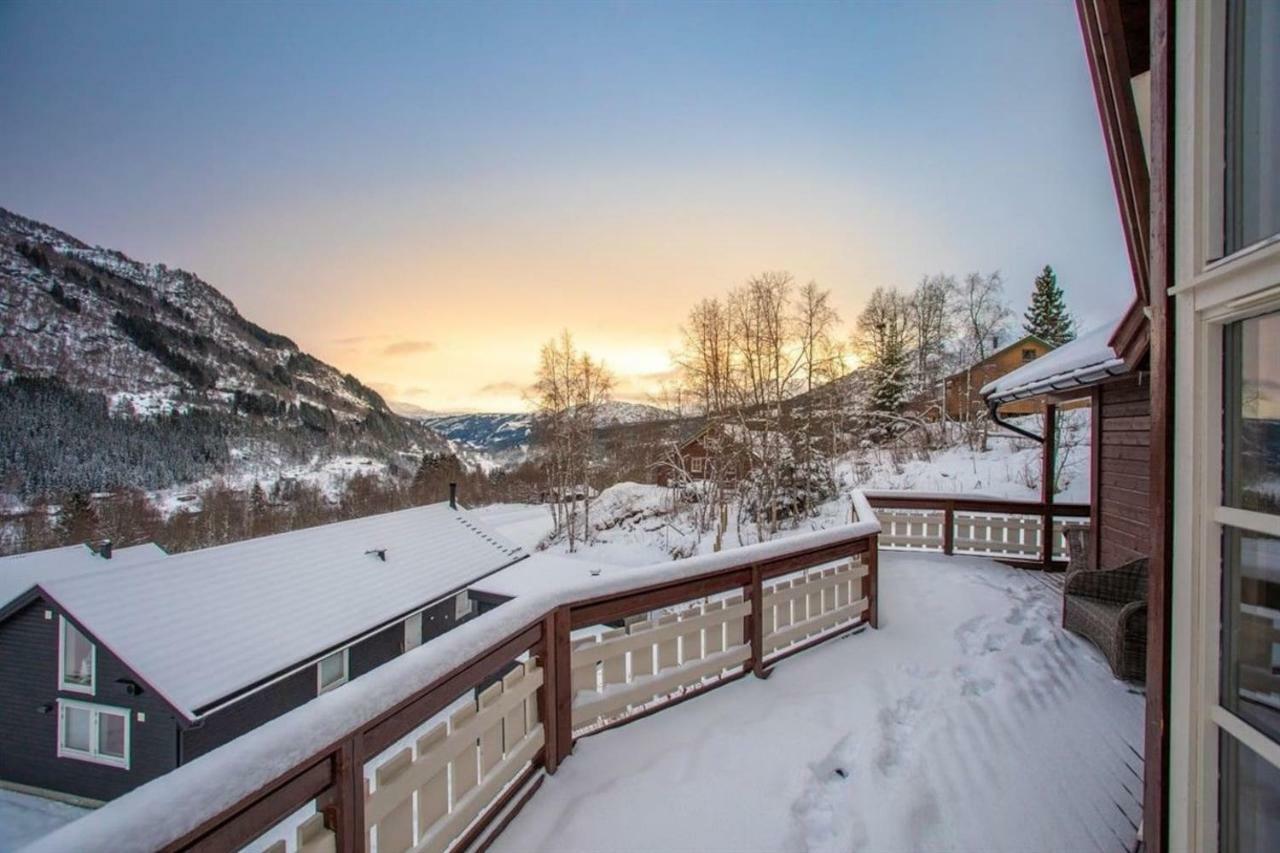 In Hodlekve With 5 Bedrooms & Hot Tub. Sogndal